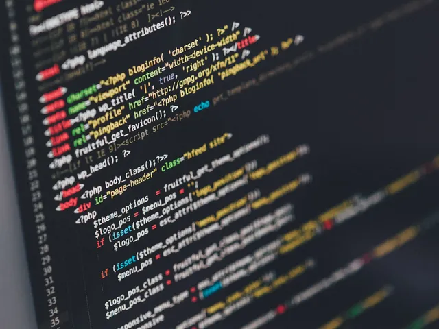 Código fuente de un sistema web en pantalla